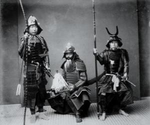 yapboz Üç otantik samuray savaşçıları, zırh, miğfer Kabuto ve silahlı